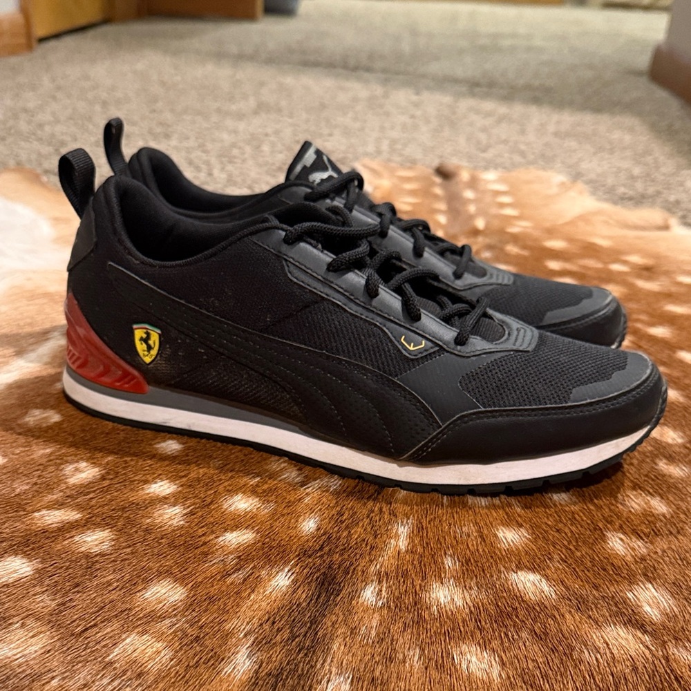 Puma Men's Black and Red Sneakers